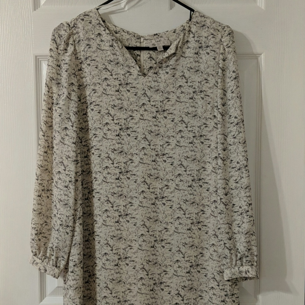 Split neck shift dress w button cuff sleeve